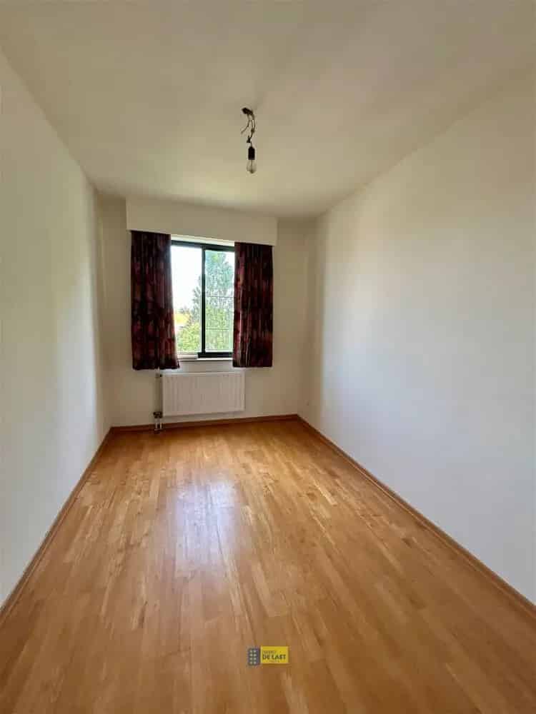 Appartement te huur Ekeren - 2 slaapkamers, lift, autostaanplaats
