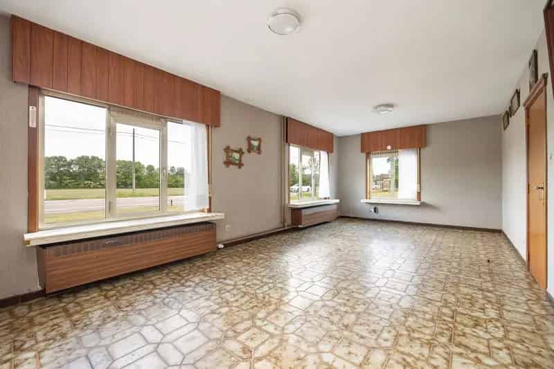Huis te koop Westmeerbeek: 4 slaapkamers, grote tuin en opslag