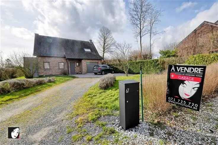 Eengezinswoning Te Koop in Gewild Dorp met Prachtige Tuin