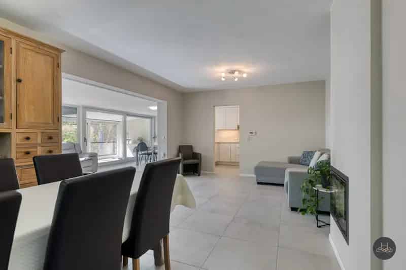 Ruime Gelijkvloerse Woning met 6 Slaapkamers te Koop