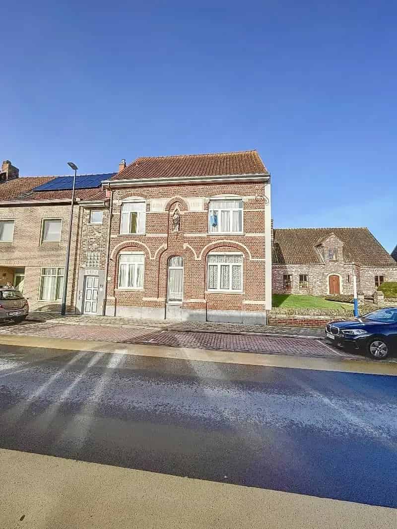 Grote woning, op wandelafstand van centrum van Staden op 500m²