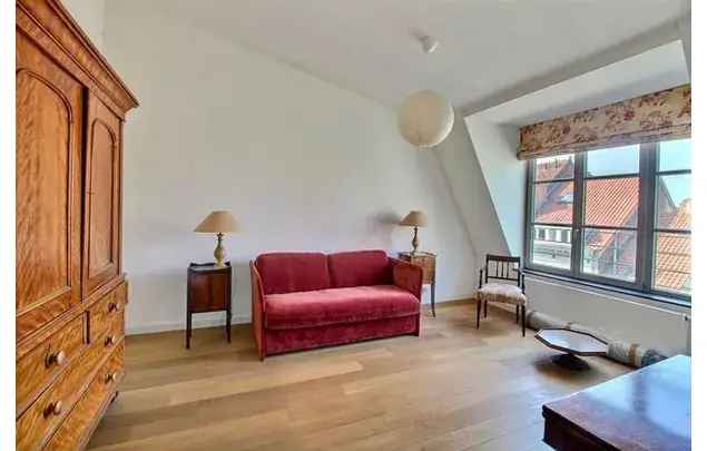 Te Huur: 2 Slaapkamer Appartement 113m² Elsene