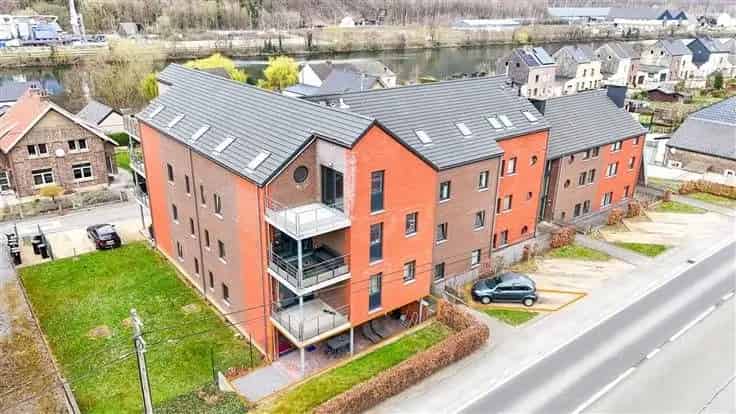 Appartement Te Koop: Gelijkvloers met Terras en Parking