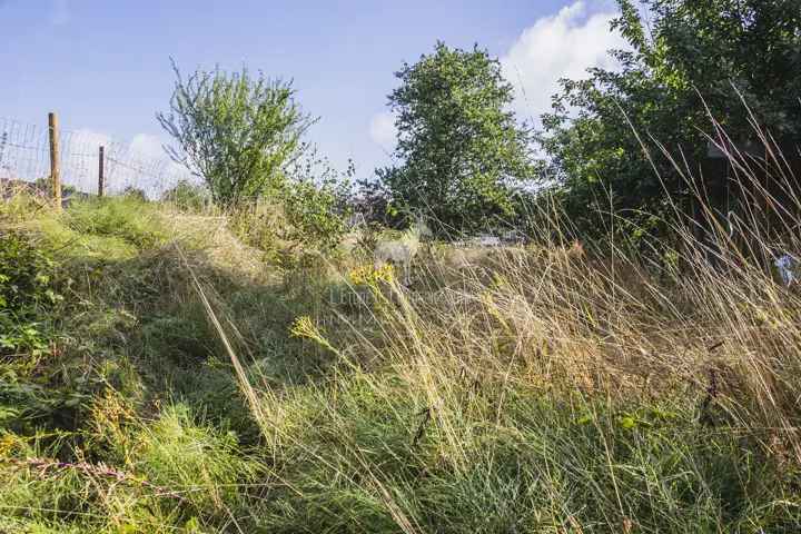 Bouwgrond te koop in Monceau-Sur-Sambre met een oppervlakte van 350m2