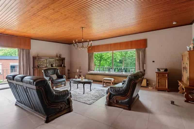 Huis te koop Putte Beerzel: Ruime woning met magazijn