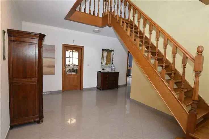 Villa Te Koop Ruime Villa met 4 slaapkamers