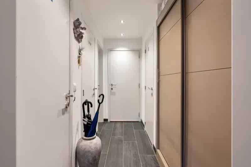 Appartement te koop Maaseik: gelijkvloers investeringspand met terras en kelder