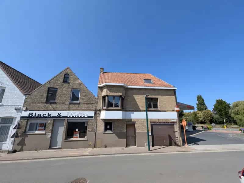 Garage te koop: 2 panden met garagepoort