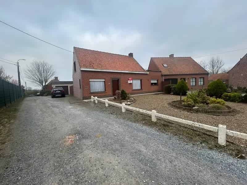 Gezinswoning 4 slaapkamers  dubbele garage Zuidgerichte tuin