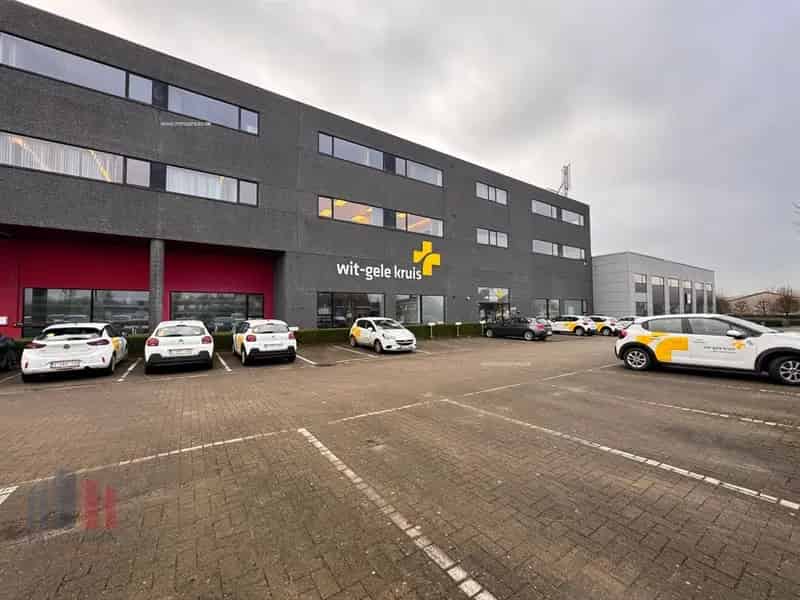 Kantoorruimte te huur Oostkamp 1932m2 Gemeubileerd