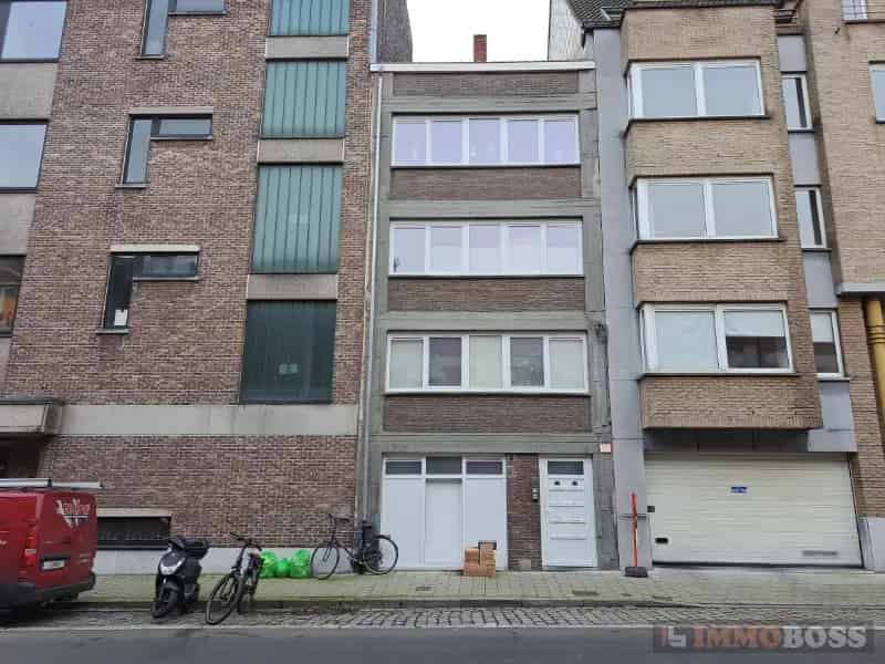 Vernieuwde Studio te Koop Nabij Scholen en Winkels