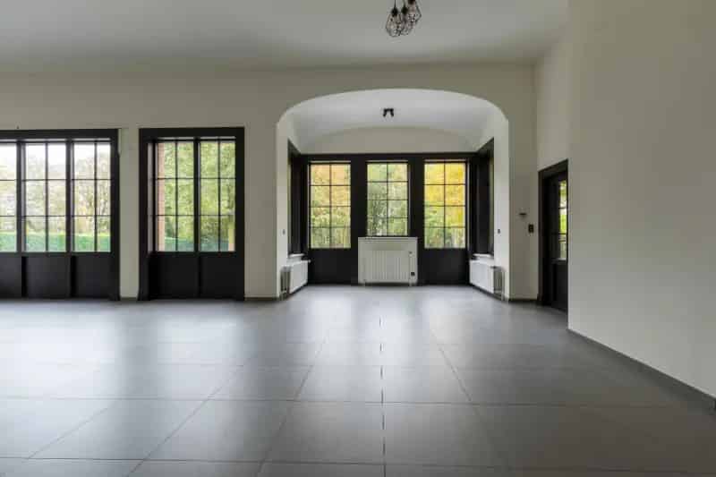 Villa te koop Kortemark Romeinse stijl 2 badkamers 5 slaapkamers