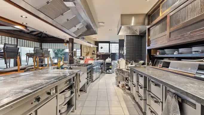 Opbrengsteigendom Brugge Oude Gentweg: Restaurant 4 Appartementen