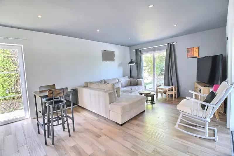 Ruime Villa met Paardenboxen en Zwembad