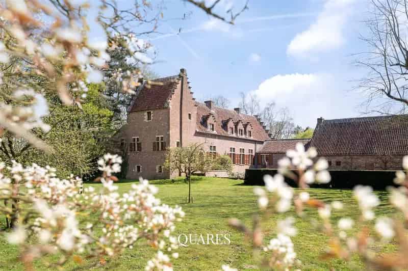 Herenhoeve te koop Hooghuis: 5 slaapkamers, wellness, feestzaal