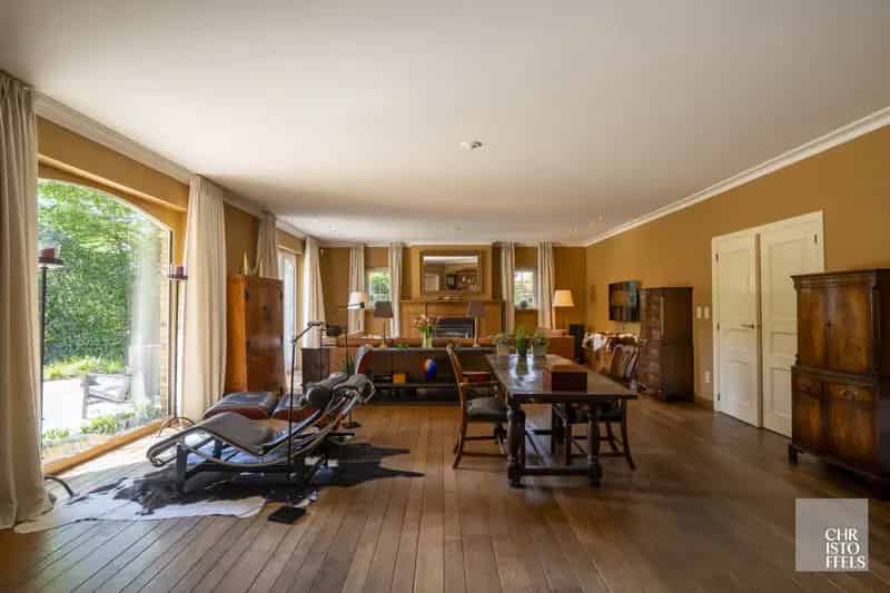 Zuiderse Villa met Zwembad te Koop