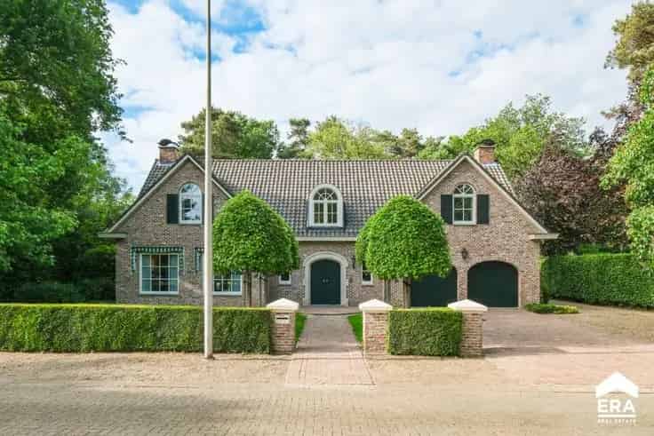 Villa te koop Lommel 5 slaapkamers grote tuin