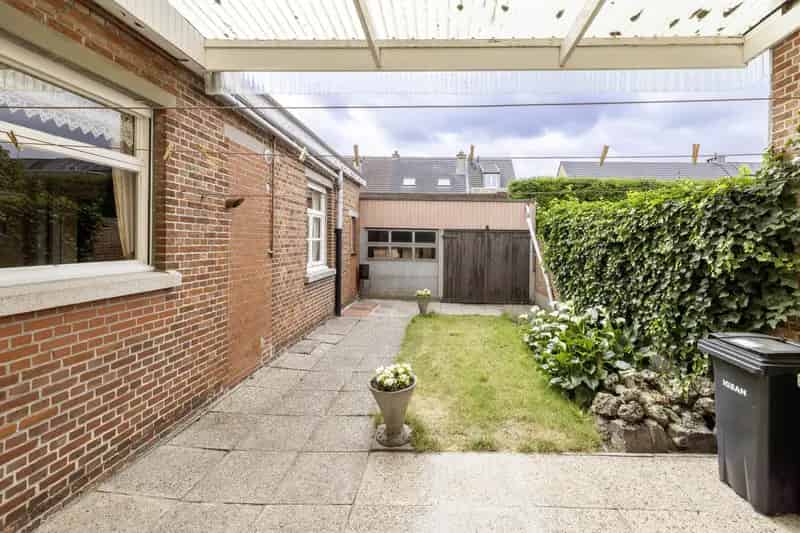 Huis te koop Zoersel: Karaktervolle woning te renoveren