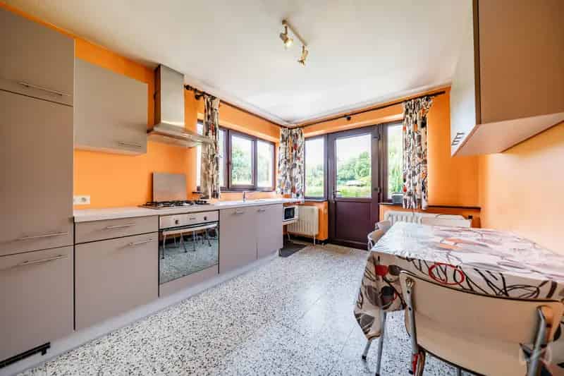 Huis te koop te renoveren 4 slaapkamers grote garage