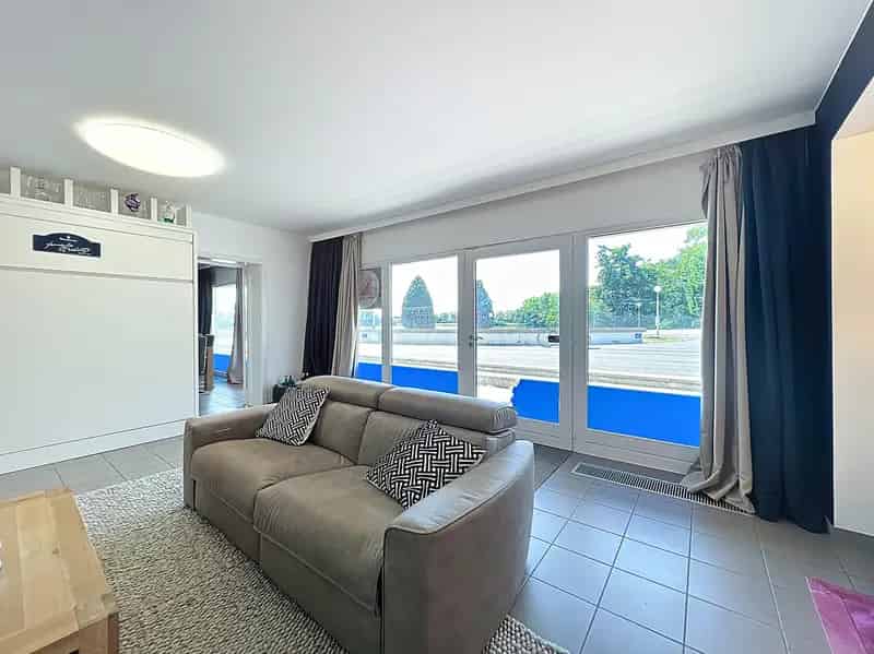 Appartement te Huur Duinbergen - Twee Commerciële Ruimtes
