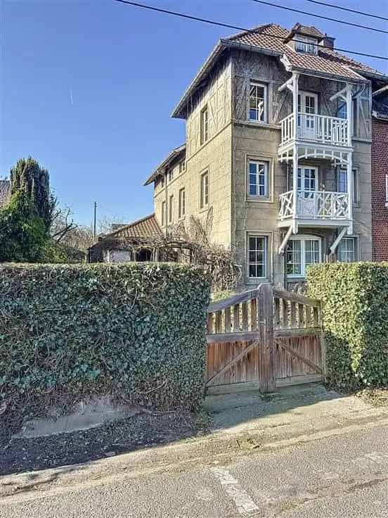 Huis Te Koop Maas: 4 Slaapkamers, Serre en Uitzicht