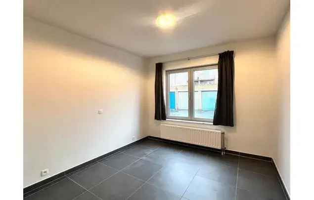 Huur 2 Slaapkamer Appartement Male Sint-Kruis