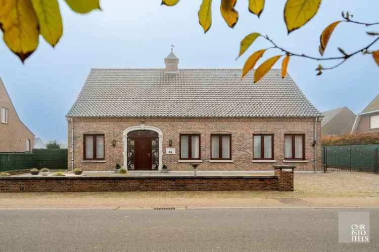 Verrassend ruime woning van 278m2, gelegen in het centrum van Tongerlo.