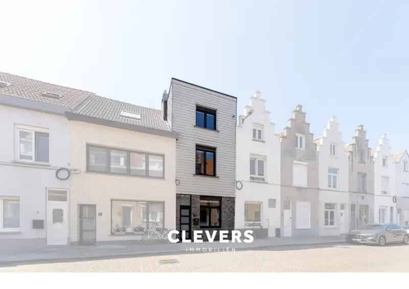 Huis te koop Blankenberge: Instapklare woning met stadstuintje