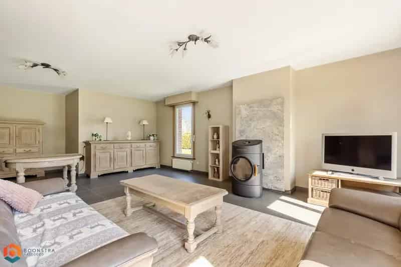Gelijkvloerse Villa te Putte met 2 Woonentiteiten en Grote Tuin
