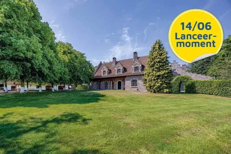 Uniek Landhuis te Knesselare: Ruimte, Rust en Authenticiteit