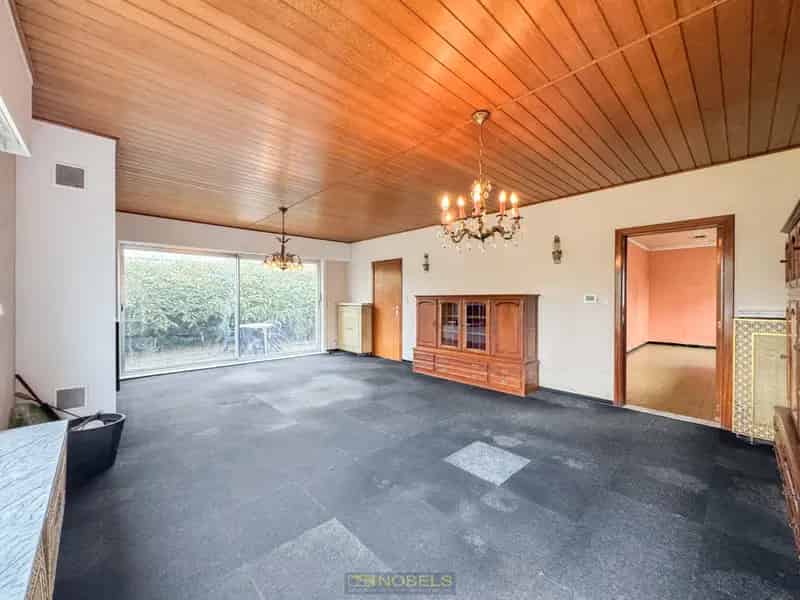 Ruime Bungalow te Gavere met Grote Tuin en Garage