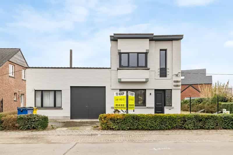 Huis te koop: Moderne woning met magazijn