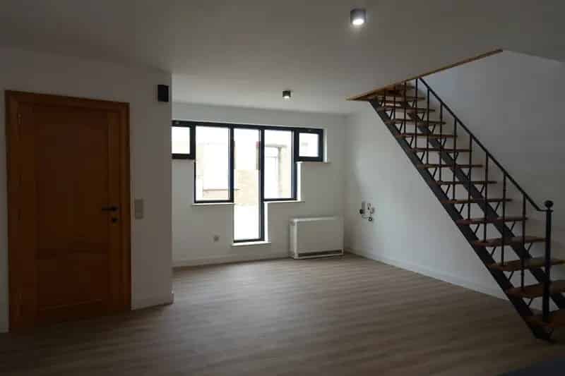 Vernieuwde Rijwoning te Stalhille - Instapklaar