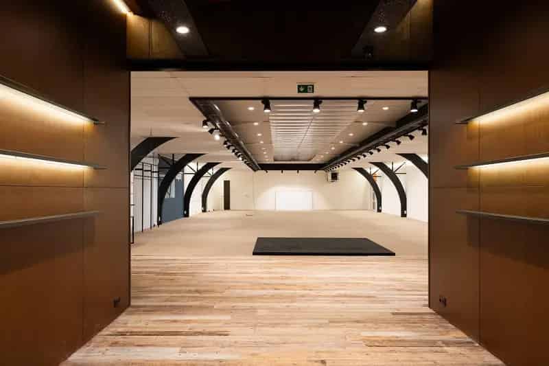Bijzondere Multifunctionele Eigendom Showroom