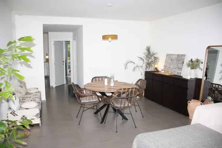 Appartement Te Koop Berchem: Gelijkvloers met Terras en Tuin