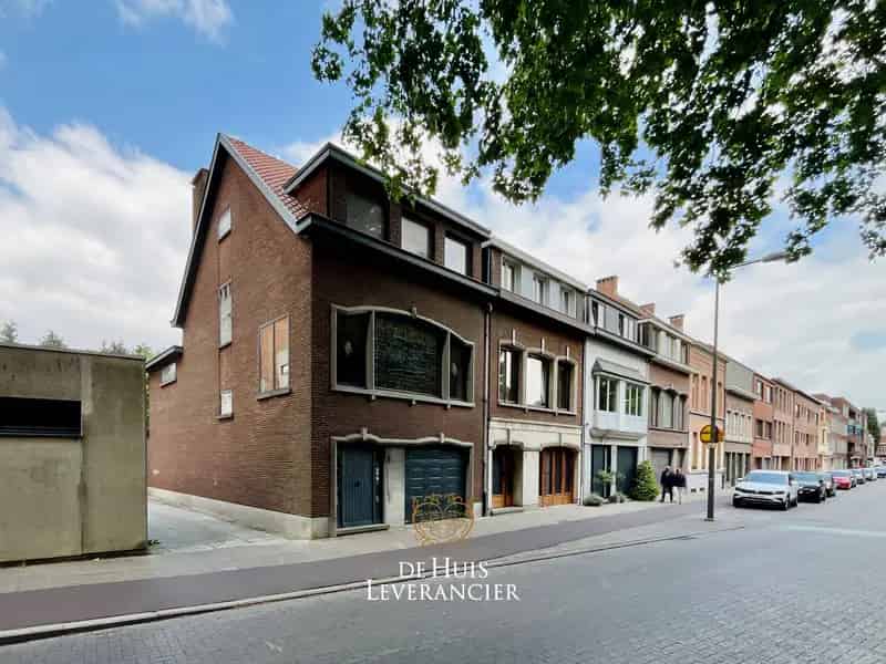 Huis te huur Wilrijk: Bel-etage met garage en atelier