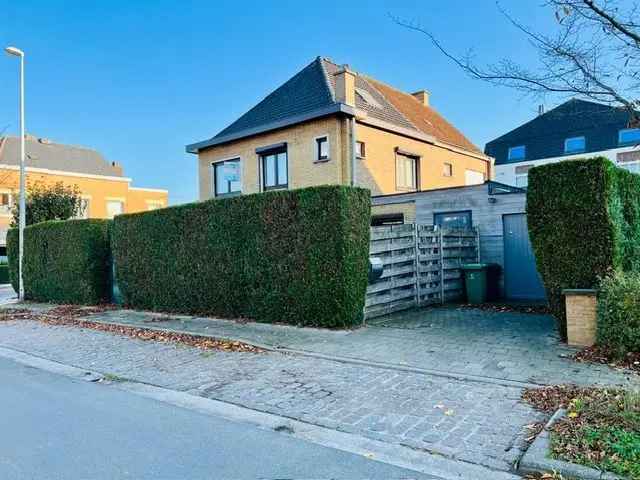 RUIME HALF OPEN BEBOUWING MET TUIN EN GARAGE OP 202 m².