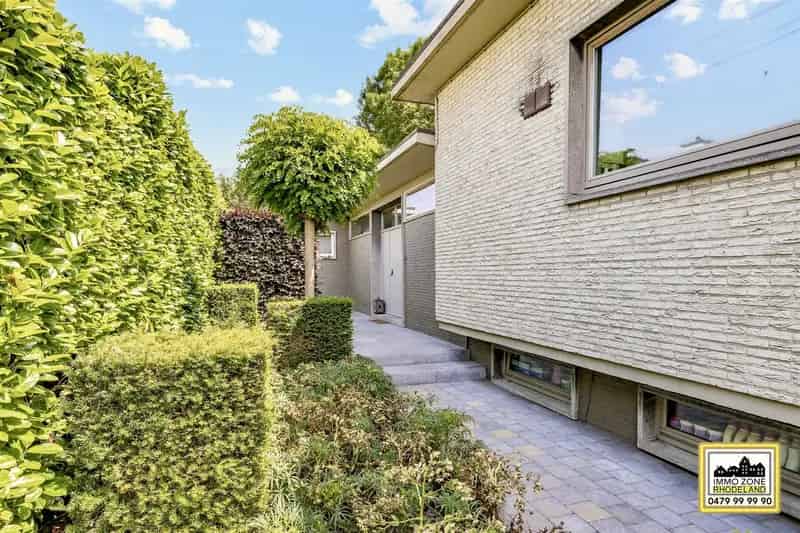 U-vormige Architectuurwoning met Tuin
