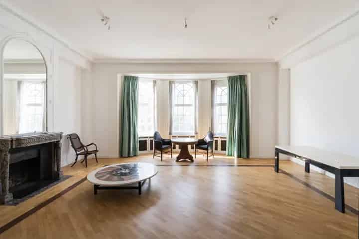 Duray 14  656m²  7 slaapkamers  2 liften  Gerenoveerde woning