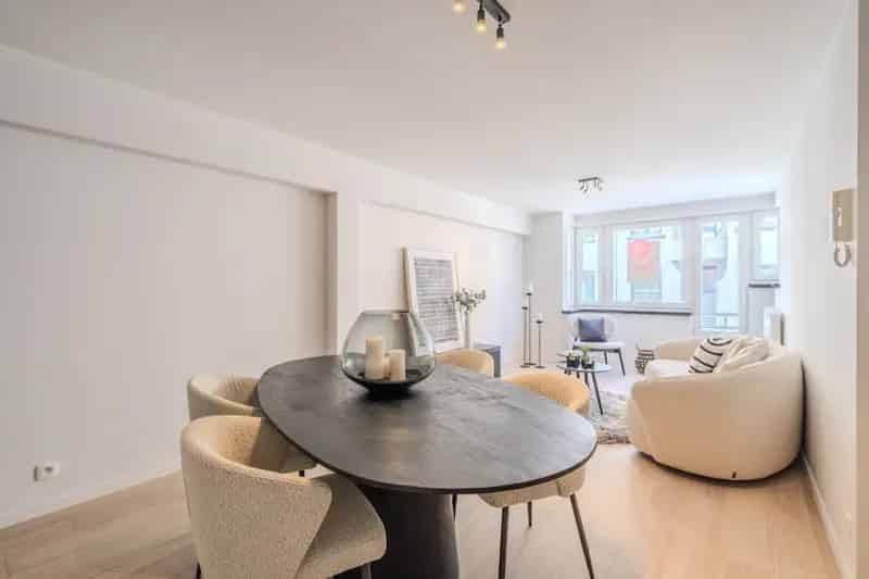Gerenoveerd Appartement te Oostende 2 Slaapkamers Nabij Strand