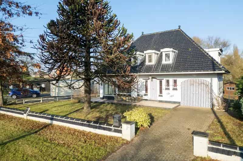 Charmante Villa 4 slaapkamers Eeklo Te renoveren