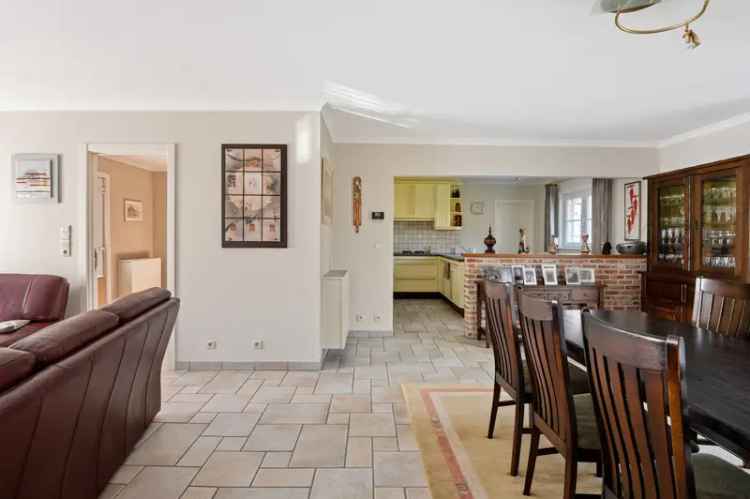 Aangename villa met veranda in doodlopende straat