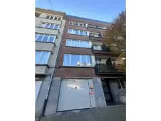 Garagebox te Koop Ukkel - 3 Voertuigen Toegestaan