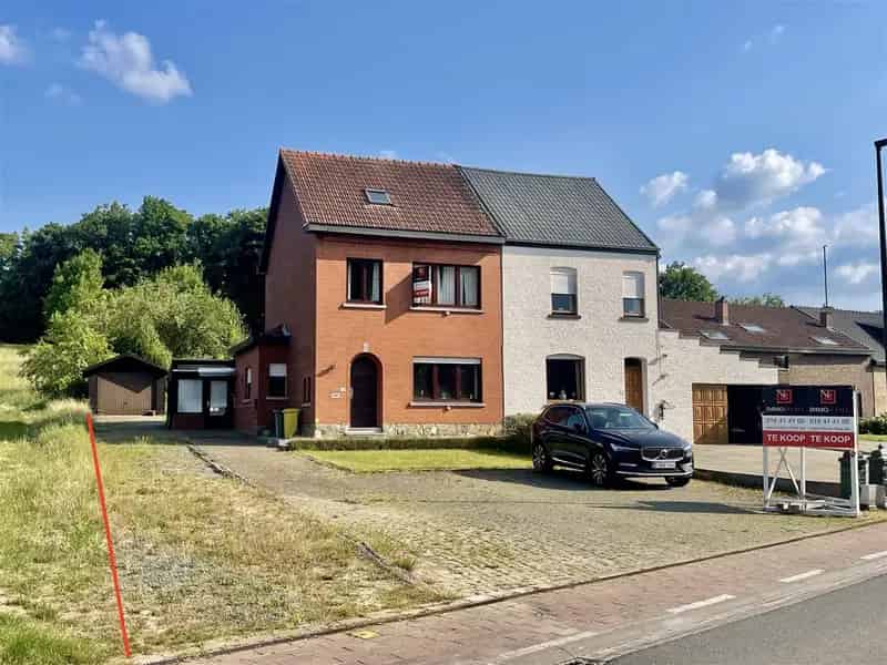Huis te koop: Ruime woning met tuin 17a 25ca
