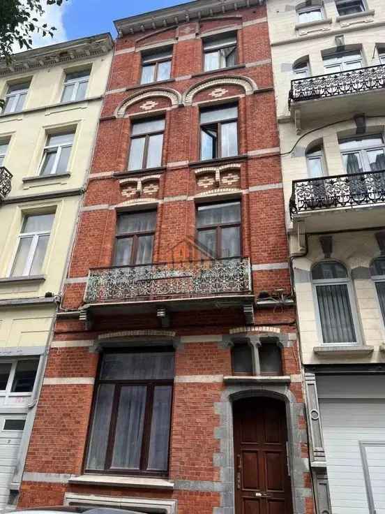 Te koop appartement investeringsgebouw in Molenbeek met 5 appartementen