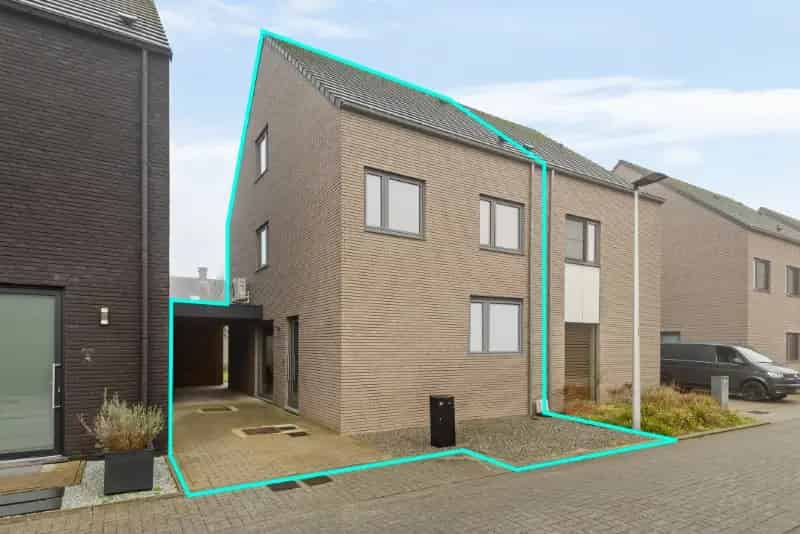 Zéér Rustig Gelegen Instapklare HOB 4 Slaapkamers Carport Tuin