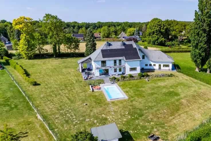 Huis Te Koop Fraiture 5 slaapkamers grote tuin zwembad
