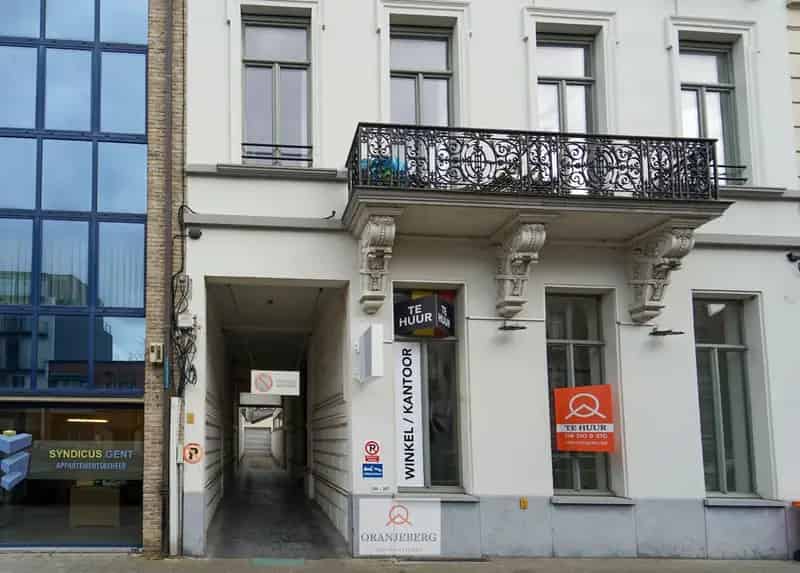 Kantoorruimtes met garage nabij Gent-Sint-Pieters