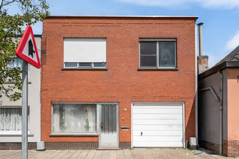 Te renoveren woning 3 slaapkamers garage Koningshooikt