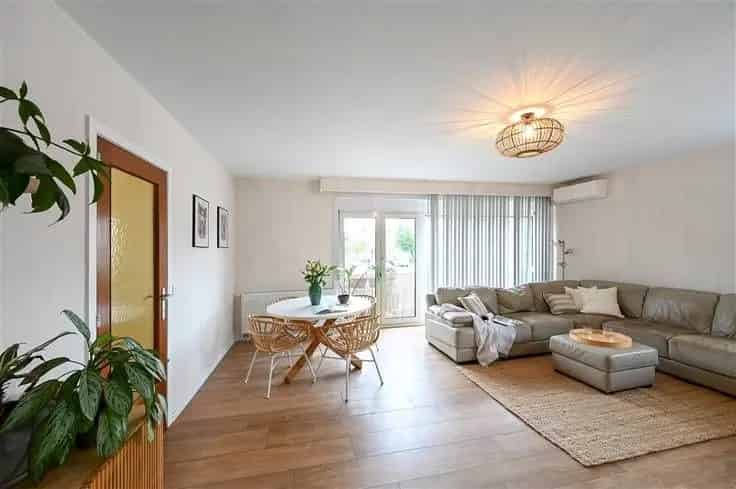 Appartement Te Koop Antwerpen - Ruim Hoekappartement met Garage